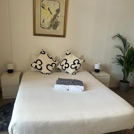 Barcelona Central Apartments *