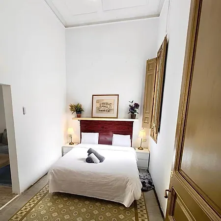 Barcelona Central Apartments *