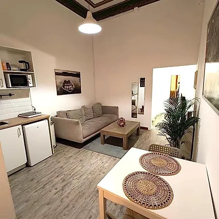 Barcelona Central Apartments *