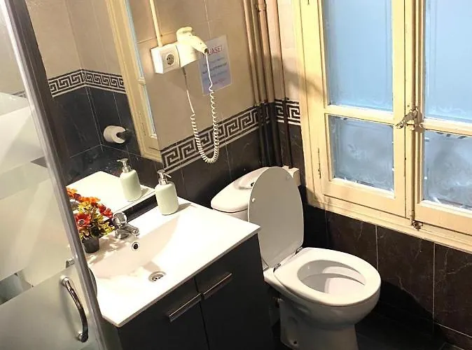 Barcelona Central Apartments *